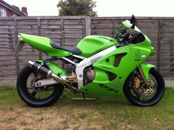 Kawasaki ZX6R G J 1998-2001<p>A16 Moto GP Carbon Exhaust with Polished Slashcut Outlet</p><br />