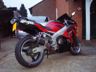 Kawasaki ZX6R G J 1998-2001<p>A16 Stubby Carbon Exhaust with Polished Slashcut Outlet</p><br />
