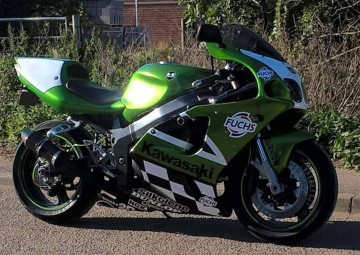 Kawasaki ZX7R 1996-2003 <p>A16 Moto GP Carbon Exhaust with Titanium Type Slashcut Outlet</p><br />