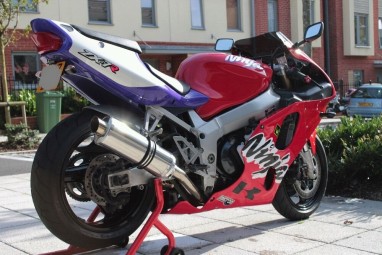Kawasaki ZX7R 1996-2003 <p>A16 Road Legal Stainless Exhaust with Polished Slashcut Outlet</p><br />