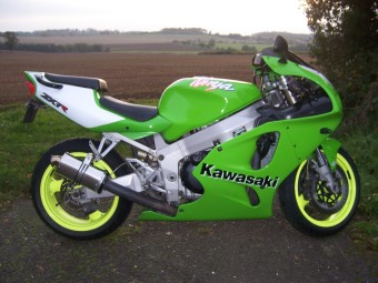 Kawasaki ZX7R 1996-2003 <p>A16 Stubby Stainless Exhaust with Polished Traditional Spout</p><br />
