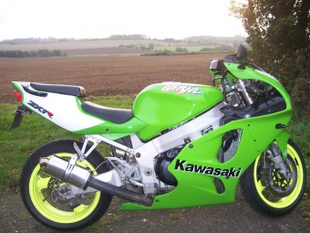 Kawasaki ZX7R 1996-2003 <p>A16 Stubby Stainless Exhaust with Polished Traditional Spout</p><br />