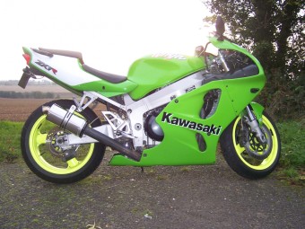 Kawasaki ZX7R 1996-2003 <p>A16 Stubby Stainless Exhaust with Polished Traditional Spout</p><br />