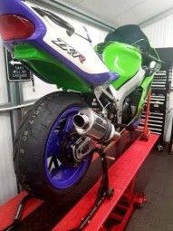 Kawasaki ZX7R 1996-2003 <p>A16 Stubby Stainless Exhaust with Polished Slashcut Outlet</p><br />