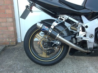 Kawasaki ZX7R 1996-2003 <p>A16 Moto GP Carbon Exhaust with Titanium Type Slashcut Outlet</p><br />