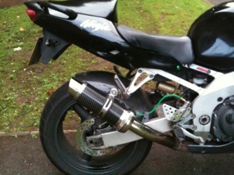 Kawasaki ZX9R 1998 onwards<p>A16 Moto GP Carbon Exhaust with Polished Slashcut Outlet</p><br />
