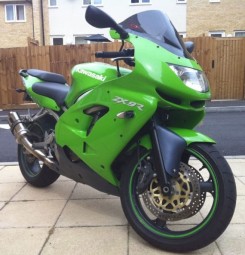 Kawasaki ZX9R 1998 onwards<p>A16 Stubby Stainless Exhaust with Polished Slashcut Outlet</p><br />