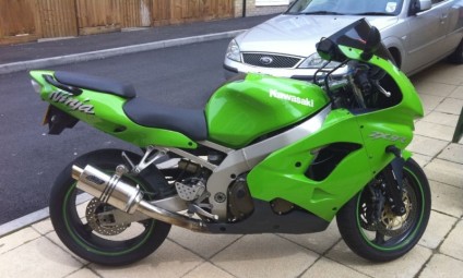 Kawasaki ZX9R 1998 onwards<p>A16 Stubby Stainless Exhaust with Polished Slashcut Outlet</p><br />