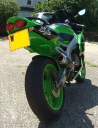 Kawasaki ZX9R 1998 onwards<p>A16 Moto GP Carbon Exhaust with Polished Slashcut Outlet</p><br />