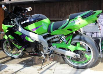 Kawasaki ZX9R 1998 onwards<p>A16 Stubby Carbon Exhaust with Polished Slashcut Outlet</p><br />