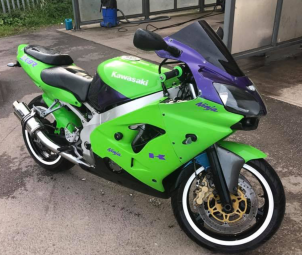 Kawasaki ZX9R 1998 onwards<p>A16 Stubby Stainless Exhaust with Polished Slashcut Outlet</p><br />