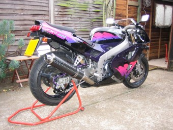 Kawasaki ZXR400 1991-2000 <p>A16 Road Legal Carbon Exhaust with Traditional Spout</p>