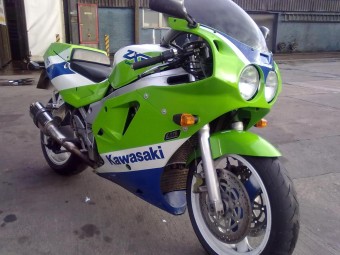 Kawasaki ZXR750 1989-1996<p>A16 Stubby Stainless Exhaust with Polished Slashcut Outlet</p><br />