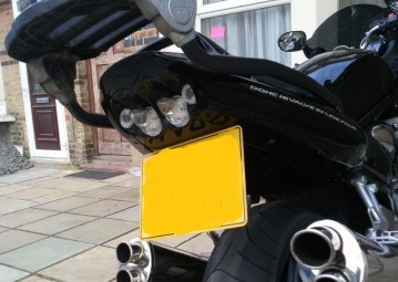 Suzuki GSF Bandit 600 & 1200 2000-2006<p>A16 Undertray with Clear Lense Shark Nose LED Rear Lights</p>
