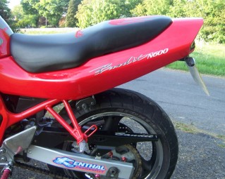 Suzuki GSF Bandit 1995-2000<p>A16 Undertray with Clear Lense Shark Nose LED Rear Lights</p>