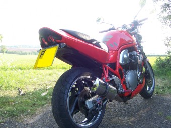 Suzuki GSF Bandit 1995-2000<p>A16 Undertray with Clear Lense Shark Nose LED Rear Lights</p>