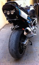 Suzuki GSF Bandit 600 & 1200 2000-2006<p>A16 Undertray with Clear Lense Shark Nose LED Rear Lights</p>