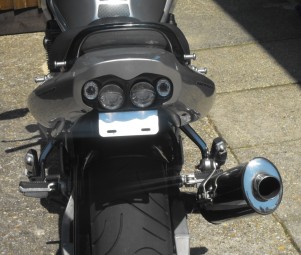 Suzuki GSF Bandit 600 & 1200 2000-2006<p>A16 Undertray with Clear Lense Shark Nose LED Rear Lights</p>