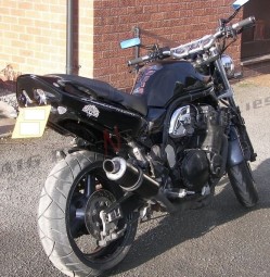 Suzuki GSF Bandit 1995-2000<p>A16 Undertray with Clear Lense Shark Nose LED Rear Lights</p>