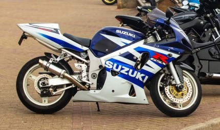 Suzuki GSXR 600 750 K1-K5 2001-2005<p>A16 Moto GP Stainless Exhaust with Slashcut Outlet</p><br />