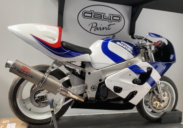 Suzuki GSXR SRAD 750 1996-1999<p>A16 Race Fairing and Seat </p>