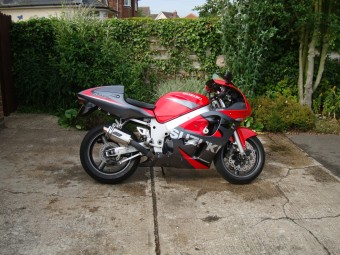 Suzuki GSXR SRAD 1996-1999<p>A16 Stubby Carbon Exhaust with Polished Slashcut Outlet</p><br/>