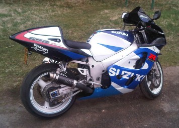Suzuki GSXR SRAD 1996-1999<p>A16 Moto GP Carbon Exhaust with Titanium Type Slashcut Outlet</p><br/>