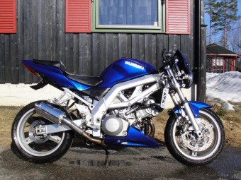 Suzuki SV1000 - All Years<p>A16 Stubby Stainless Exhaust with Slashcut Outlets</p><br>