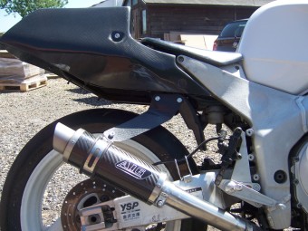 Yamaha FZR 400<p>A16 Moto GP Carbon Exhaust with Titanium Type Slashcut Outlet</p><br /><br />