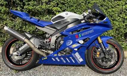 Yamaha YZF R6 2006-2016<p>A16 Carbon Moto GP Exhaust with Titanium Type Slashcut Outlet on A16 BIG BORE Pipework</p><p></p><br />