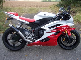 Yamaha YZF R6 2006-2016<p>A16 Carbon Moto GP Exhaust with Titanium Type Slashcut Outlet on A16 BIG BORE Pipework</p><p></p><br />