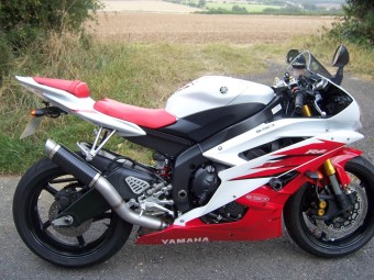 Yamaha YZF R6 2006-2016<p>A16 Carbon Moto GP Exhaust with Titanium Type Slashcut Outlet on A16 BIG BORE Pipework</p><p></p><br />