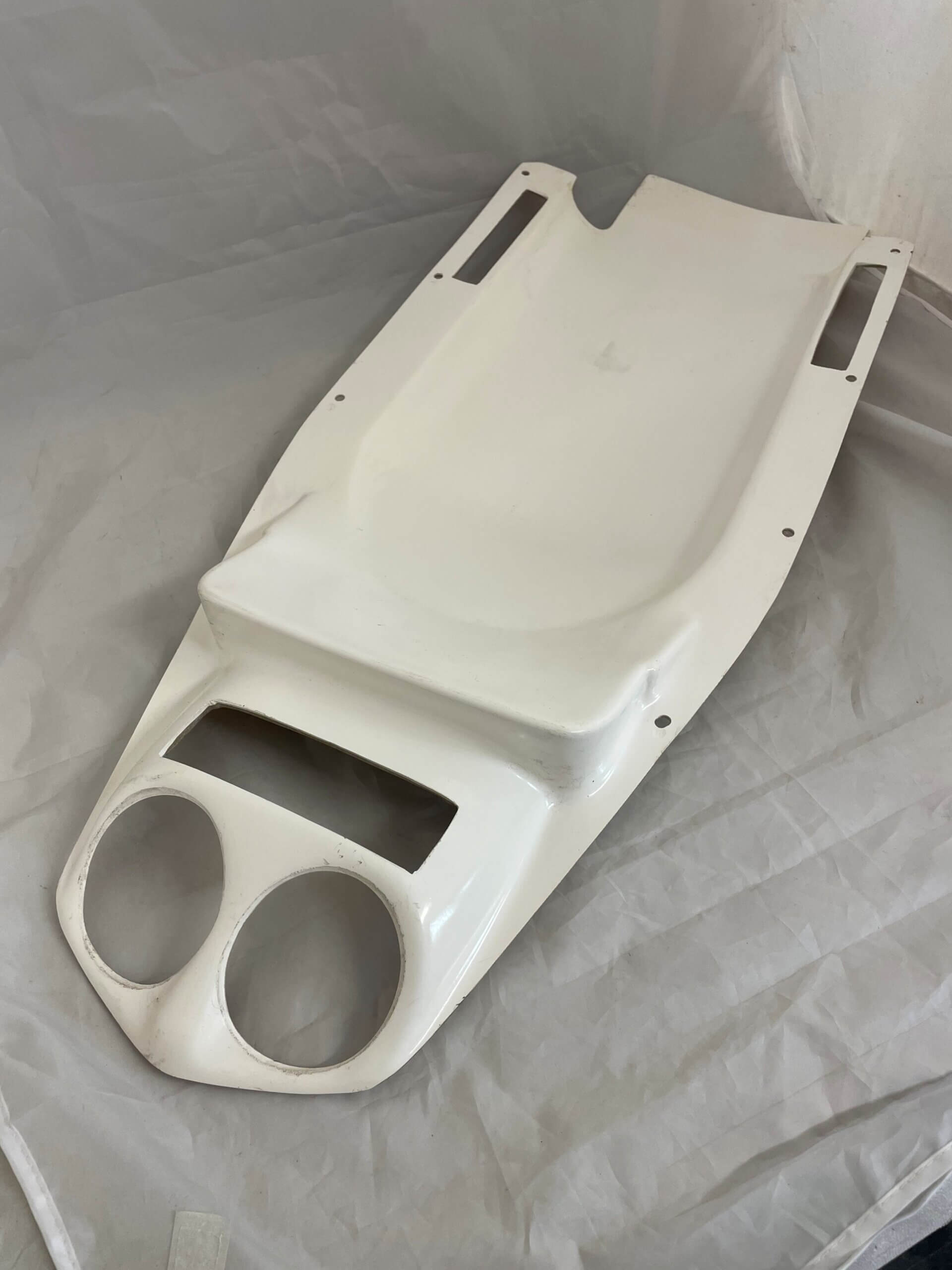 Ex Display </p> Yamaha R1 2000-2001<p> A16 Undertray<p> White - Image 2